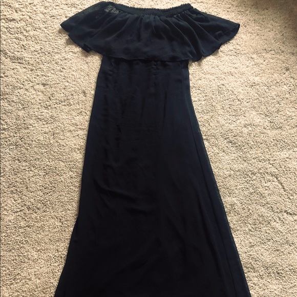 VENUS Dresses & Skirts - Off the shoulders dress